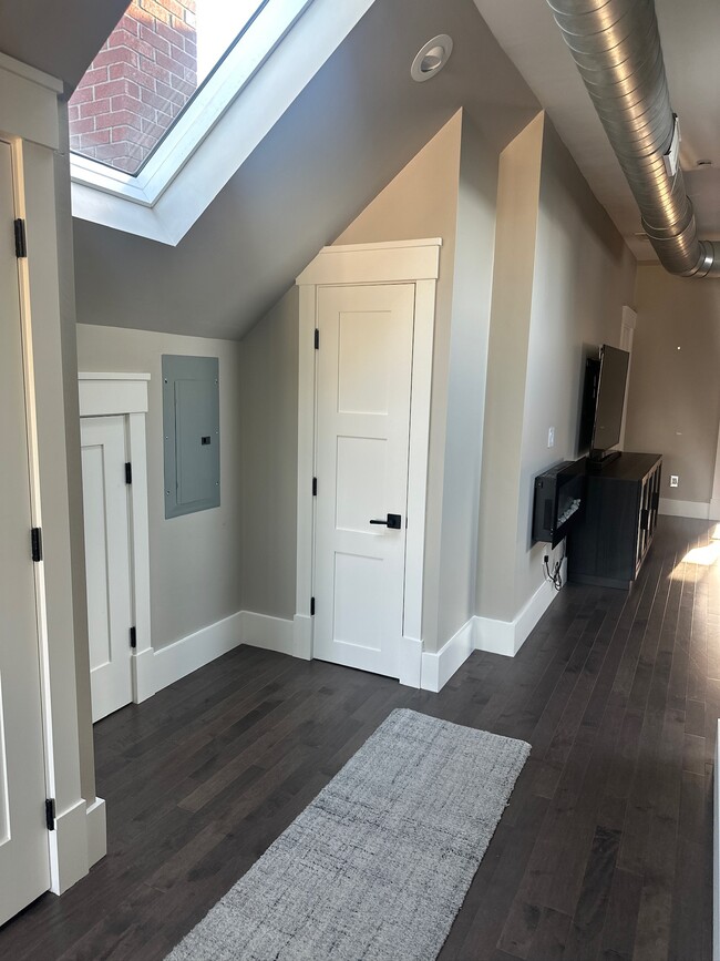 Building Photo - 20 Somerset St