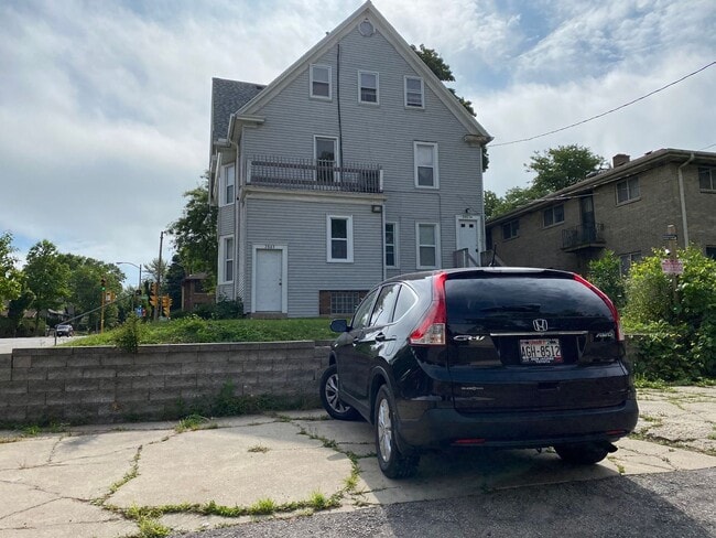 Building Photo - Downer upper house