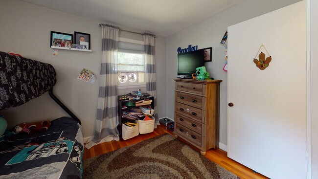 Building Photo - 37 Centre St