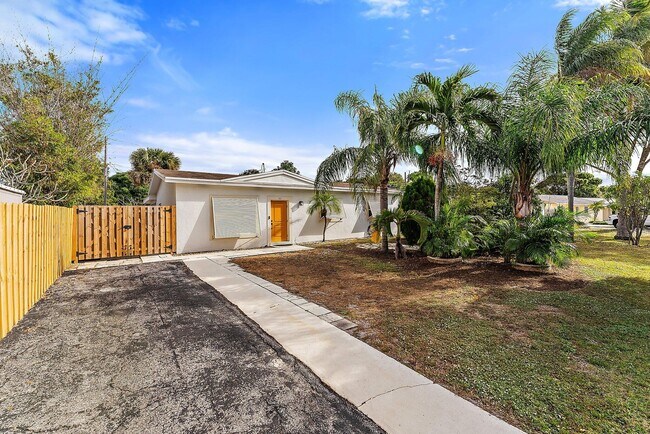 Building Photo - 513 E Whitney Dr