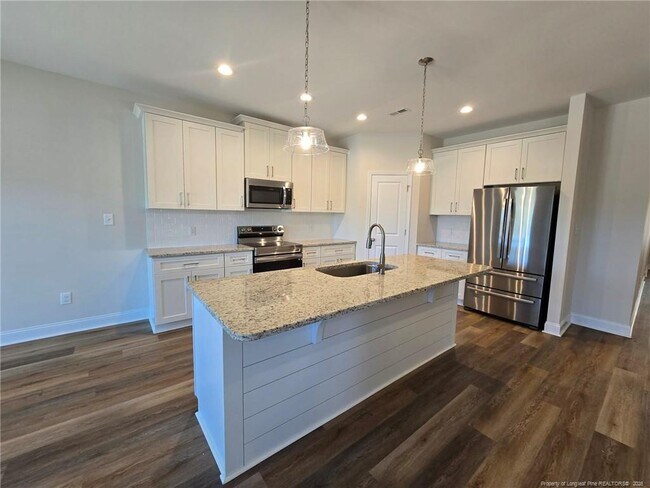 Building Photo - 111 Pine Needle Dr