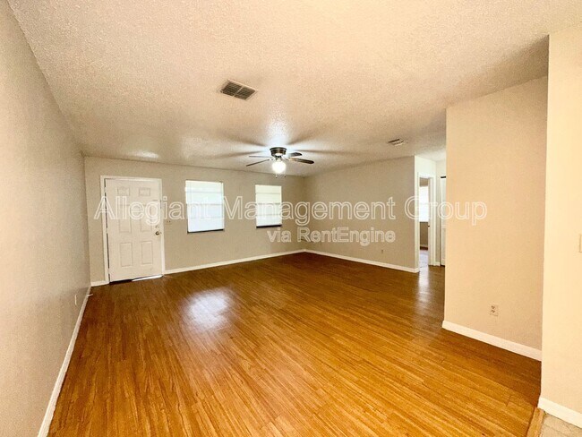 Building Photo - 1607 Dakota Ave