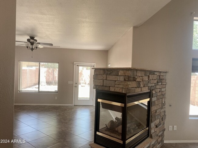 Building Photo - 4008 E Ironhorse Rd