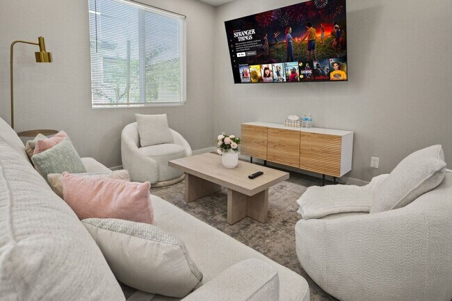 Building Photo - 6612 W Paradise Ln