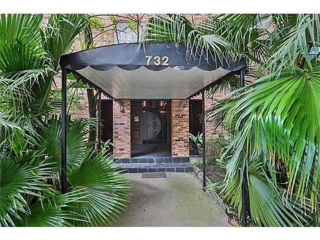 Primary Photo - Condo unit in Gated community with open fl...