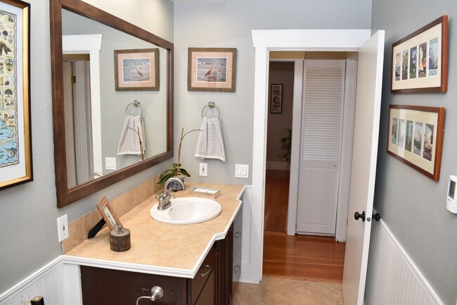 Building Photo - Coming soon - Charming North End Craftsman Near Proctor District!