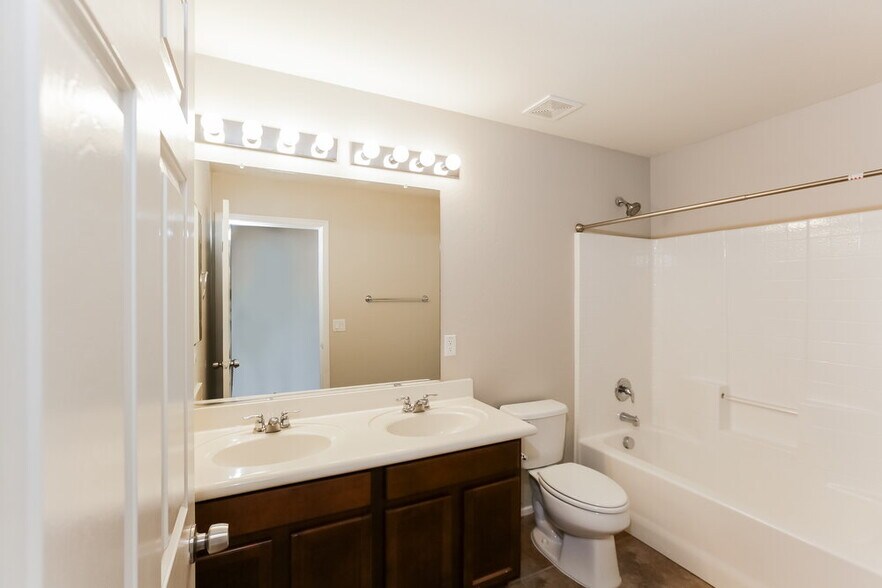 Building Photo - 5005 W Fawn Dr