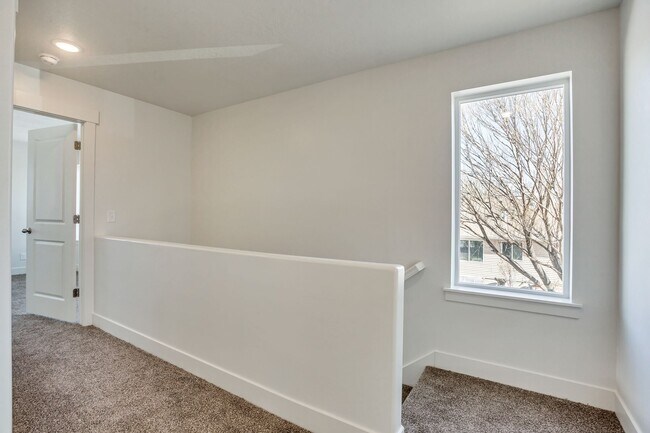 Building Photo - 832-834 Lennox St