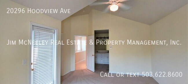 Building Photo - Great 3 bedroom Corner Townhome w/ Walk In...