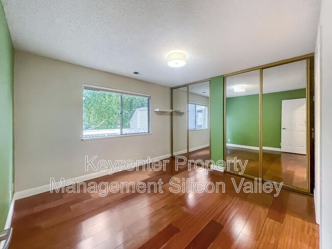 Building Photo - 4870 Lakebird Pl