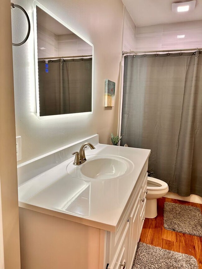 Building Photo - Spacious Benson Bungalow - 4BD 2B