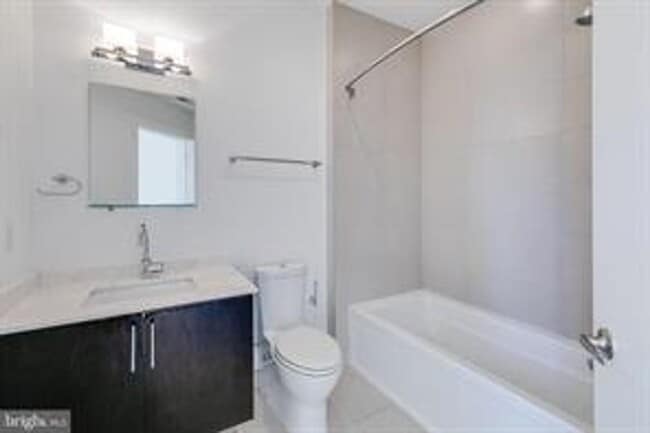 Building Photo - Northern Liberties Townhome with Parking