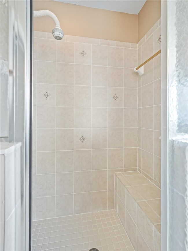 Master Bath Seated Tile Shower - 11025 SE 174th Loop