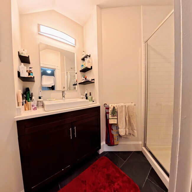 Building Photo - 185 Davis Ave