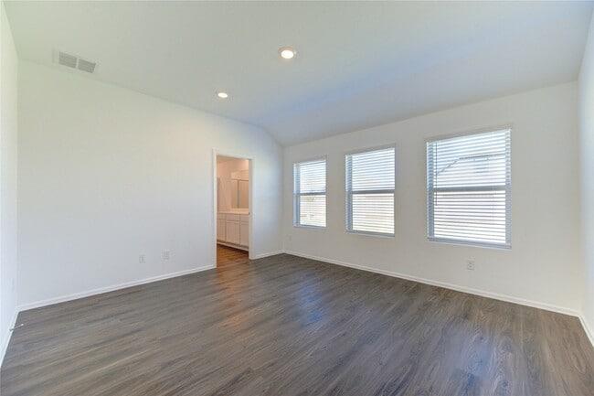 Building Photo - 5023 Lavaridge Dr