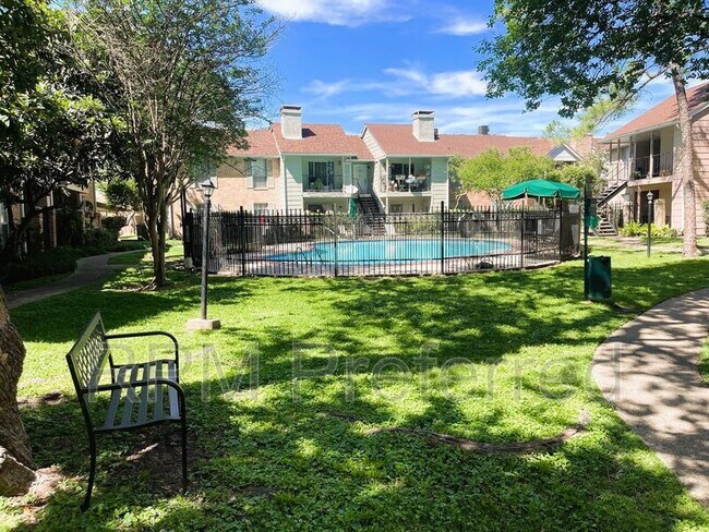 Building Photo - 2800 Jeanetta St