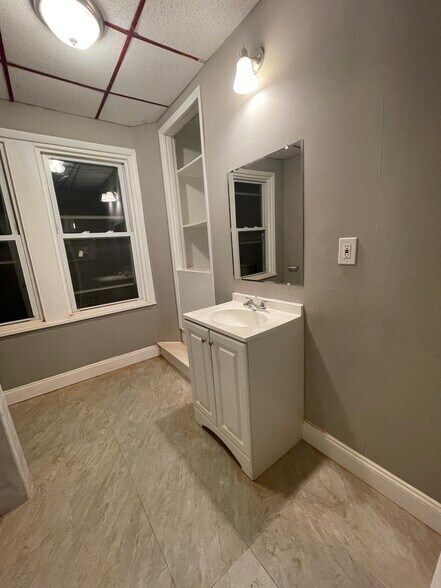 Building Photo - 543 W Roosevelt Blvd