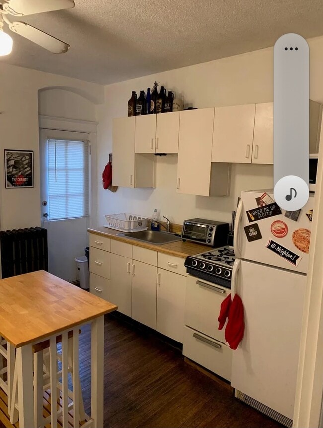 Building Photo - 690 Pont Reading Rd