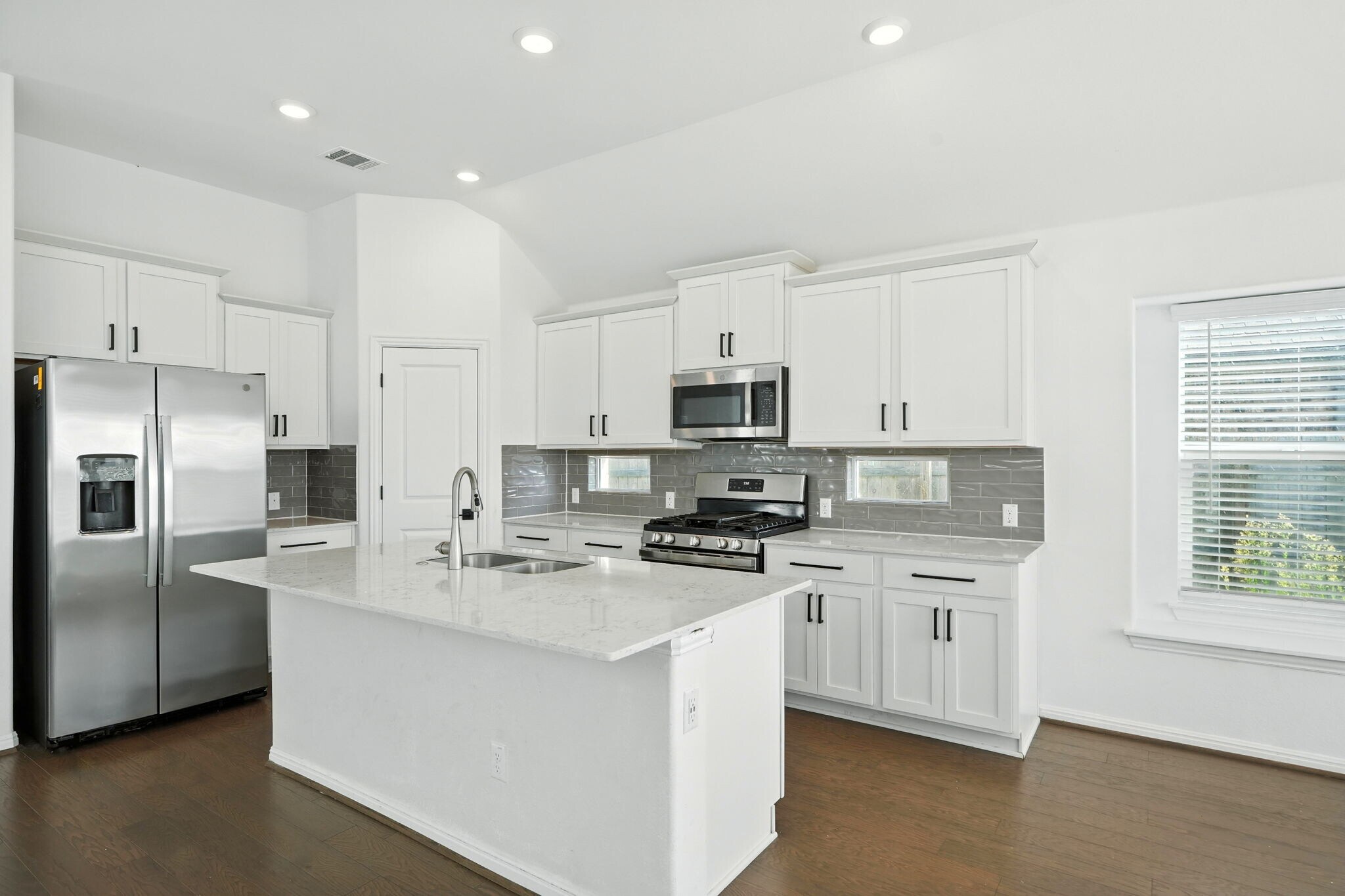Building Photo - 1544 Devine Lake Bnd