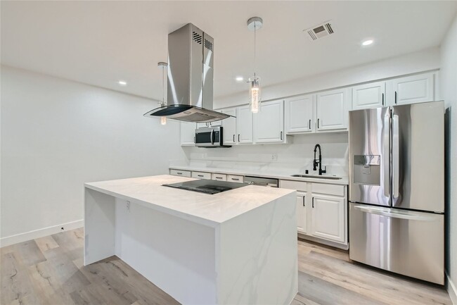 Building Photo - QUALITY DESIGNER Remodeled Condo in a Guar...
