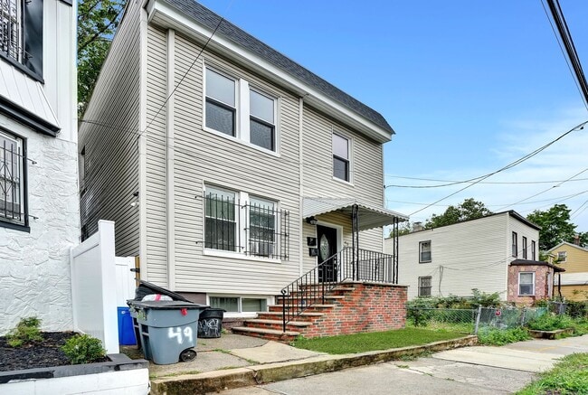 Building Photo - 49 Tichenor Terrace