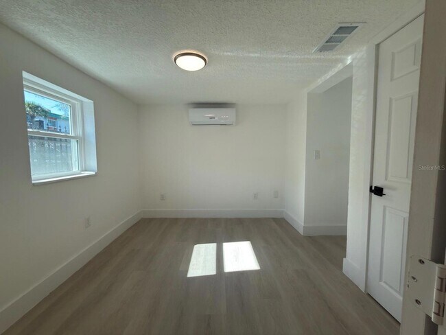 Building Photo - 401 E Columbus Dr
