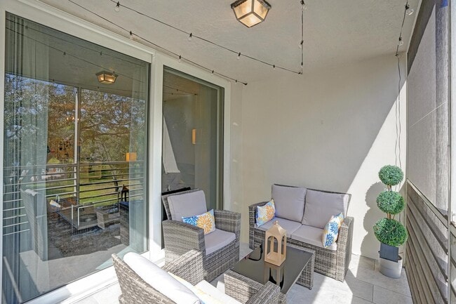 Building Photo - 9480 Poinciana Pl