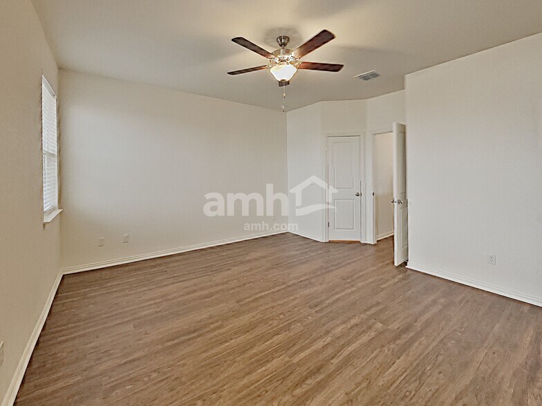 Building Photo - 2740 Spencebrook
