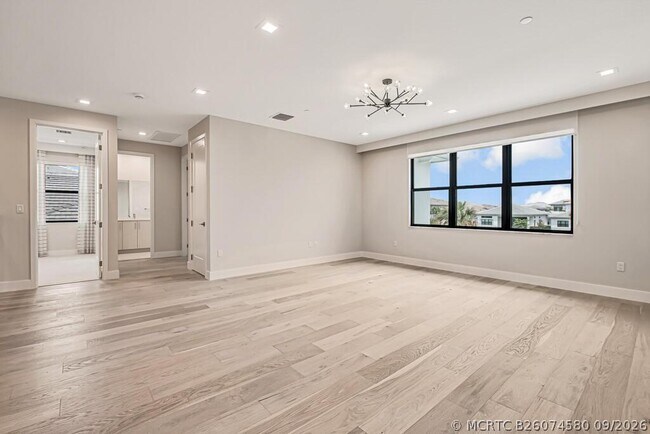Building Photo - 10018 Skyloft St