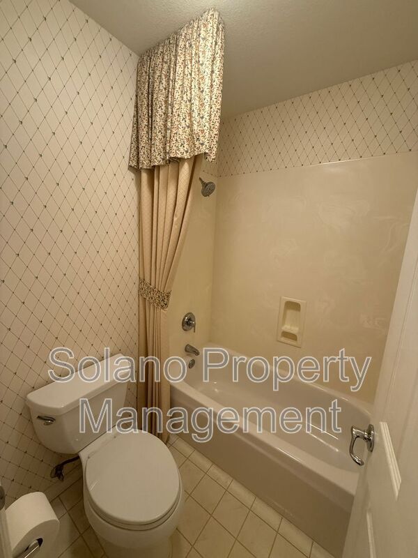 Building Photo - 661 Vintage Valley Dr