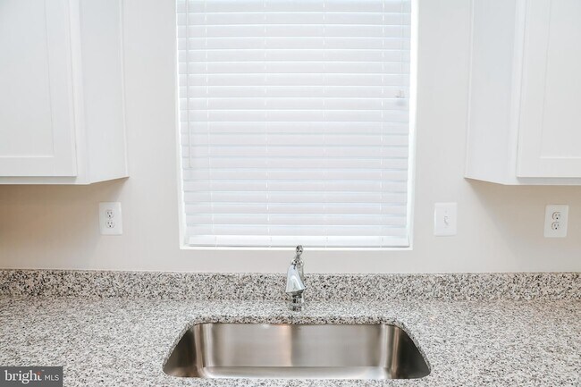 Building Photo - 118 Charlotte St