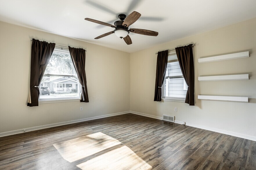 Bedroom 2 - 5860 Primrose Ave