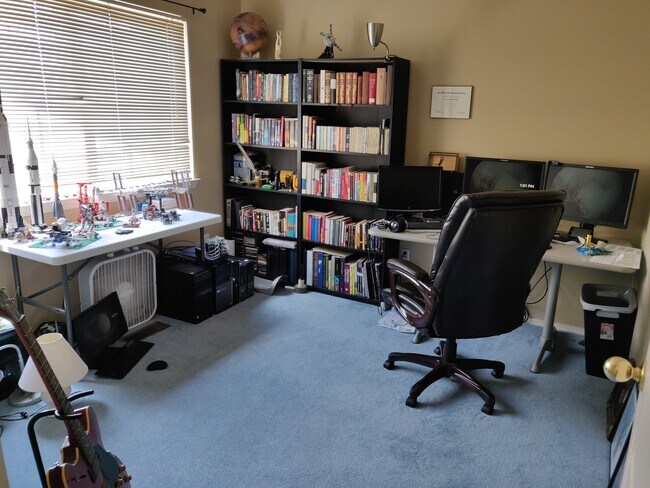 Building Photo - 7516 Tricia Rd NE