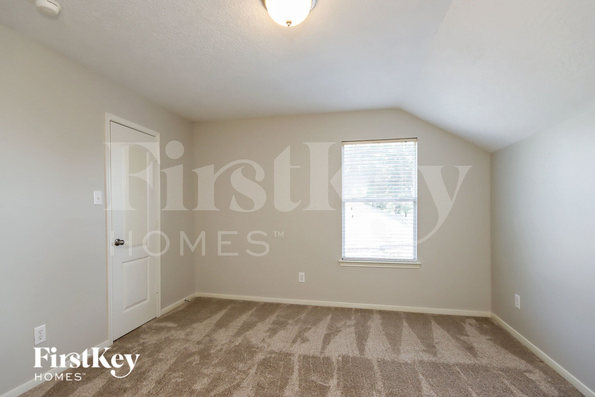 Building Photo - 31306 Hilldale Park Ct