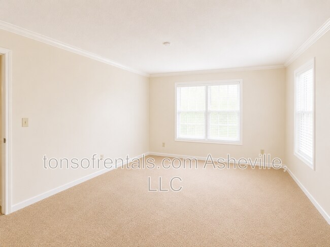 Building Photo - 107 Jenny Lind Dr