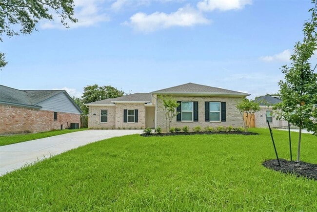 Building Photo - 13311 Campos Dr