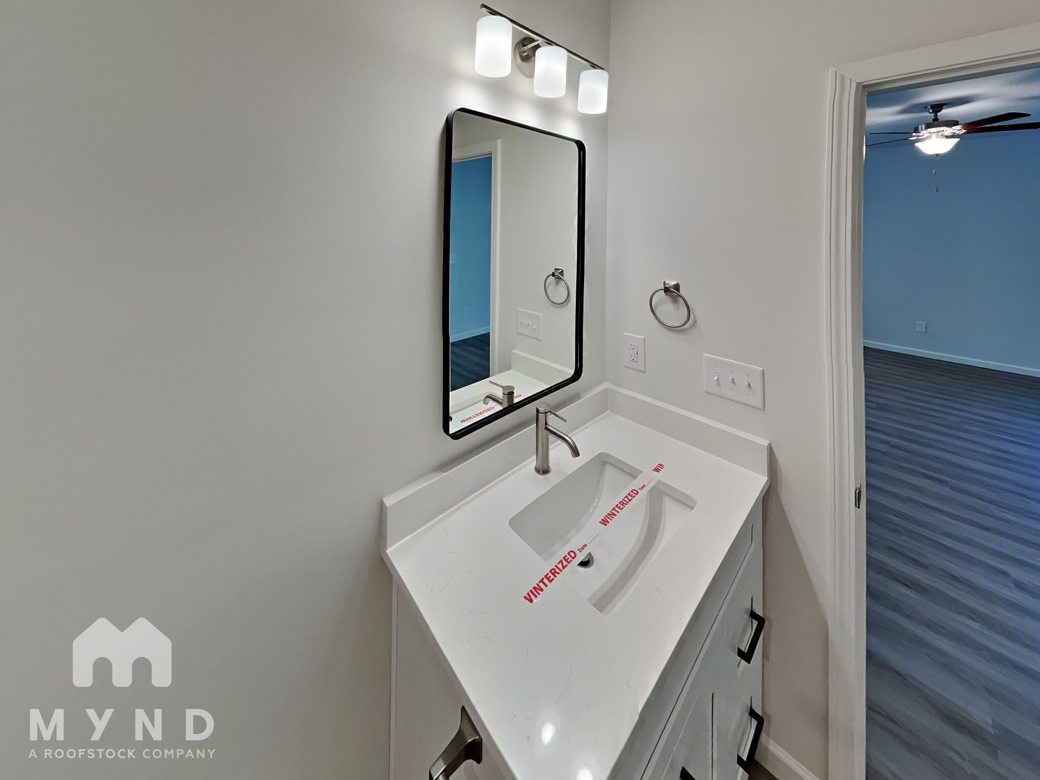 Building Photo - 220 E Boston Ave