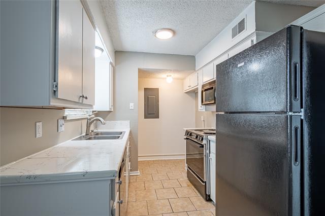 Building Photo - 400 Cambridge Dr