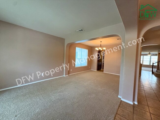 Building Photo - Elegant and Spacious 5-Bedroom Home for Lease in Fort Worth