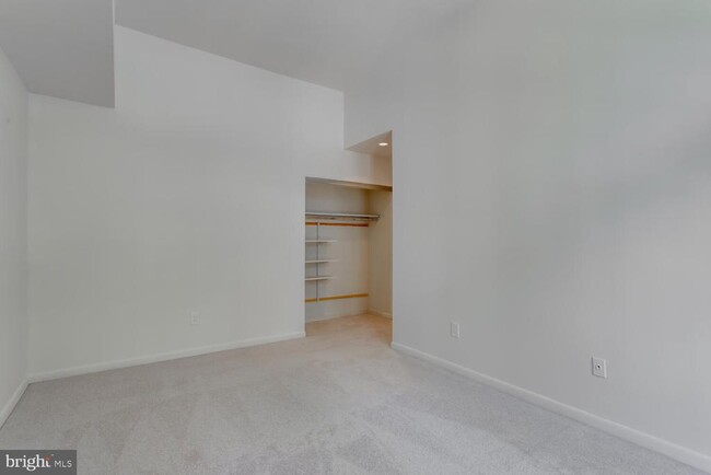 Building Photo - 11121 Watermans Dr