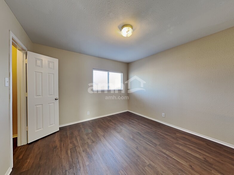 Building Photo - 8438 Silver Brush