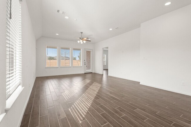 Building Photo - 4918 Morrison Dr