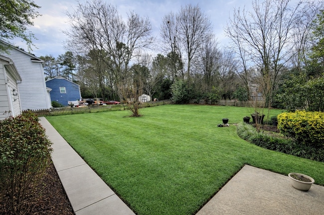 Building Photo - Beautiful 4 Bedroom Home with Fireplace & 2-Car Garage – Charlotte, NC