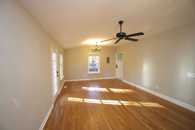 Building Photo - Ranch Home in Superb Downtown Cary Location