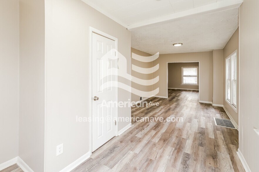 Building Photo - 136 Lawndale Ave