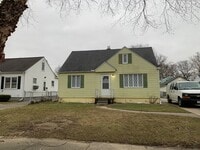 Building Photo - Just remodeled! 3 Bedroom 1 bath home