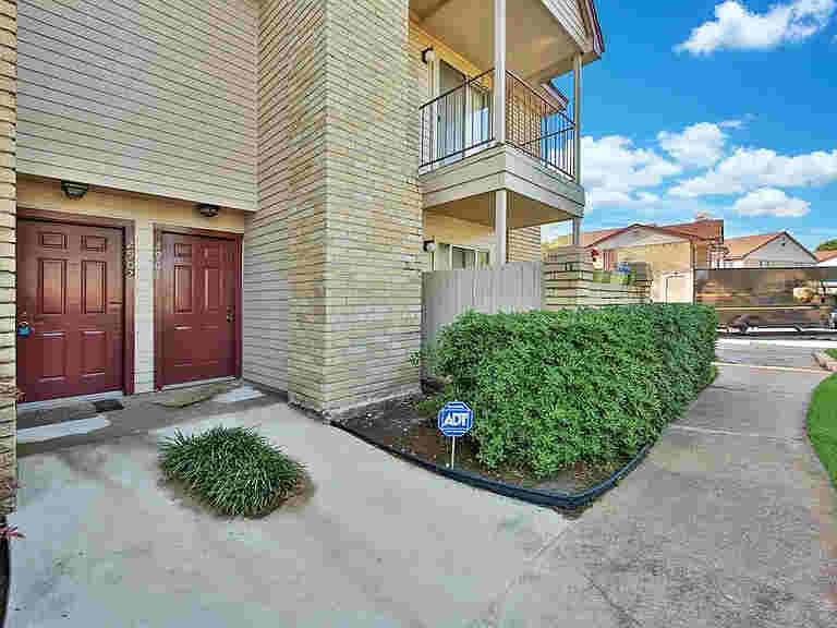 Primary Photo - 2120 El Paseo St