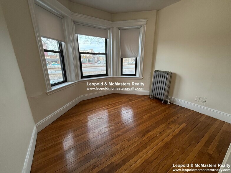 Building Photo - 230 Fuller St