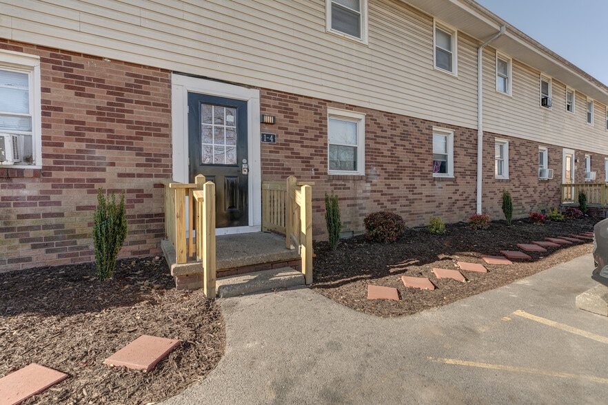 Building Photo - Viva Colina