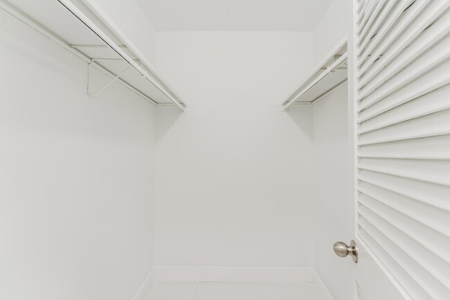 Building Photo - 606 NW 13th St